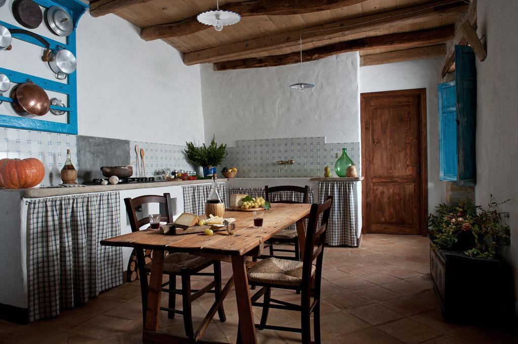 Domu Antiga Bed & Breakfast Gergei Exterior photo